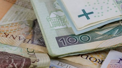 800 plus wchodzi w życie. Pierwsze przelewy już na kontach rodziców