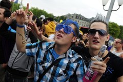 800 tys. ludzi na paradzie techno w Zurychu