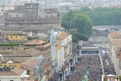 800 tys. wiernych na kanonizacji dwóch papieży