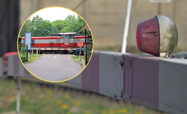 81-latek wjechał na zamknięty przejazd kolejowy. Nie zdążył uciec