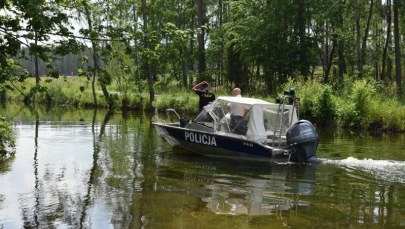 83-latek niemal utopił się w bagnie. Szczekanie wiernego psa ściągnęło pomoc
