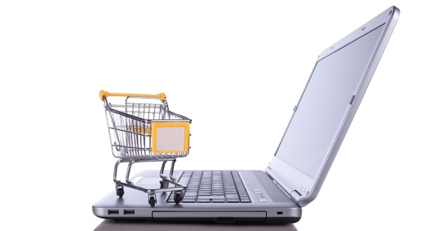 83 proc. internautów robi zakupy w sieci - cyberprzestępcy czekają na ich bląd. Jak nie dać się okraść? /123RF/PICSEL