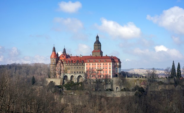 ​84-latek zaginął w pobliżu Zamku Książ. Wznowiono poszukiwania