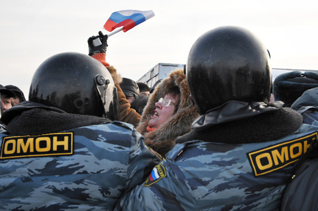 9.02.2010 r.: OMON tłumi demonstrację w Petersburgu /AFP