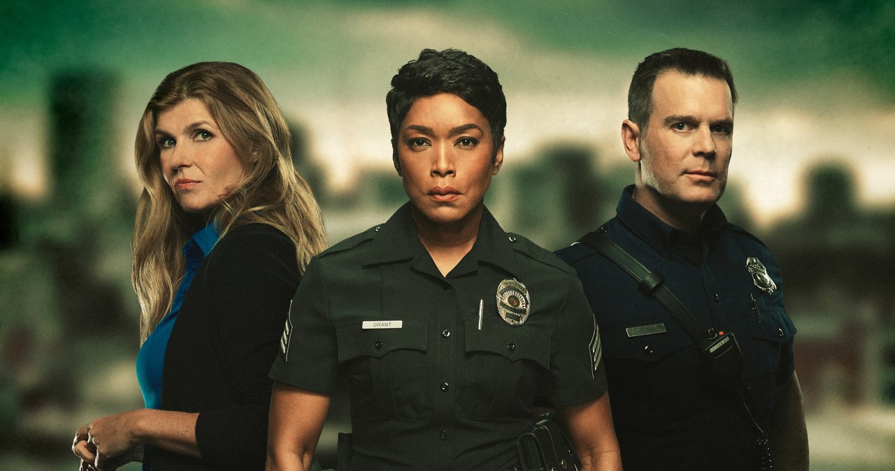 "9-1-1": Connie Britton, Angela Basset, Peter Krause /FOX