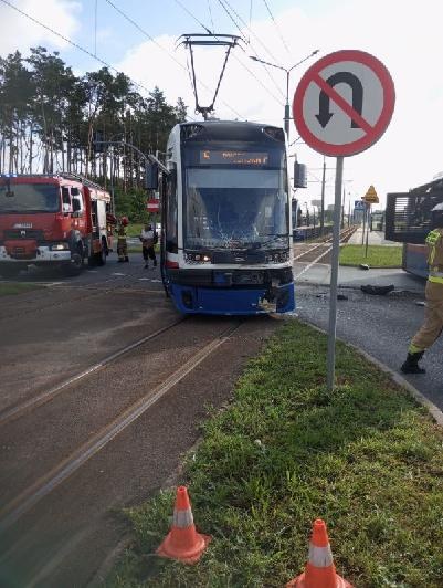 9 osób ucierpiało w zderzeniu tramwaju z autobusem w Bydgoszczy /KM PSP Bydgoszcz /Państwowa Straż Pożarna