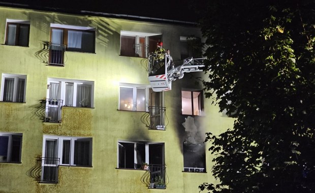 9 osób w szpitalu, dwie w stanie ciężkim. Groźny pożar bloku w Koszalinie
