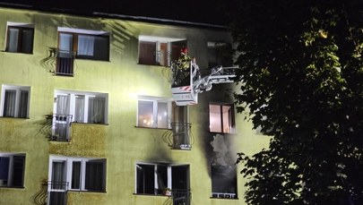 9 osób w szpitalu, dwie w stanie ciężkim. Groźny pożar bloku w Koszalinie