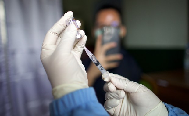 90-latka zmarła 9 dni po szczepieniu przeciw Covid-19. Wojewoda: Była starsza i dość schorowana