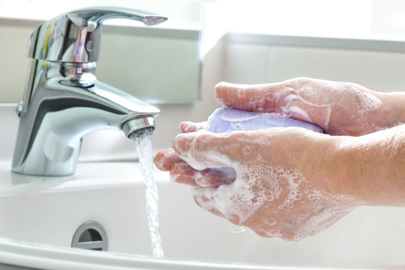 90 proc. populacji myje ręce nieprawidłowo /123RF/PICSEL