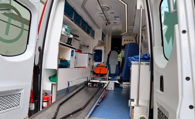 91-latka zmarła w karetce, czekając na pomoc. Szpitale pod lupą NFZ