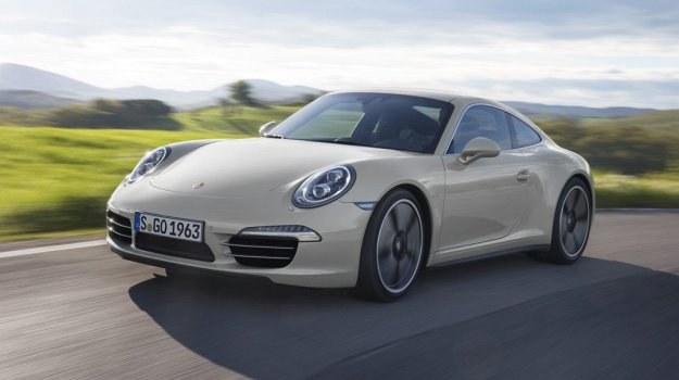 911 50th Anniversary oferowana będzie w grafitowym kolorze Graphite Grey i szarym Geyser Grey (na zdj.). /Porsche