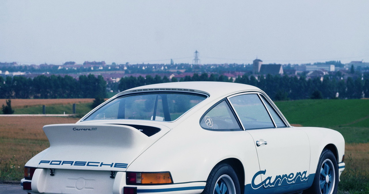 911 Carrera RS 2.7: pierwsze seryjne auto na świecie z tylnym spoilerem. /Porsche