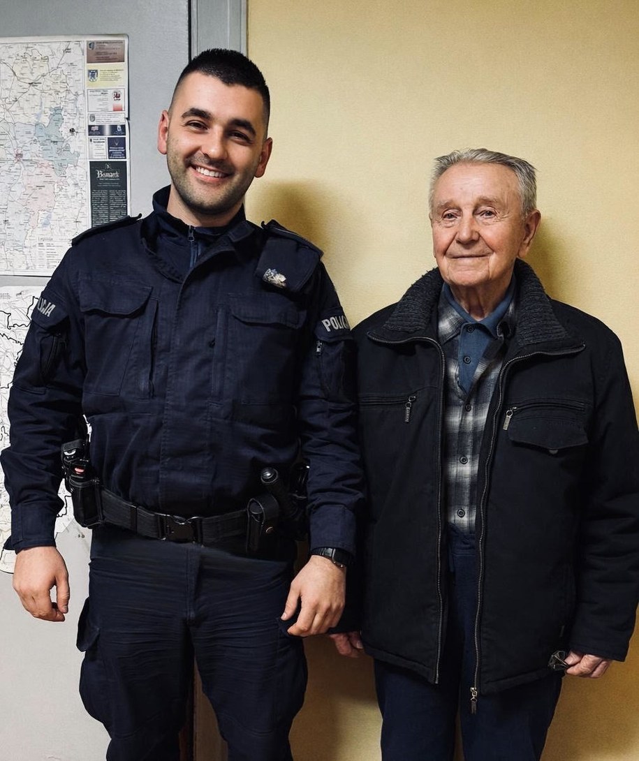 98-latek, który zgubił emeryturę i dzielnicowy mł. asp. Adam Hasulak /Policja