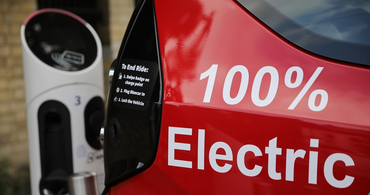 A ty chciałbyś jeździć autem elektrycznym? /Getty Images