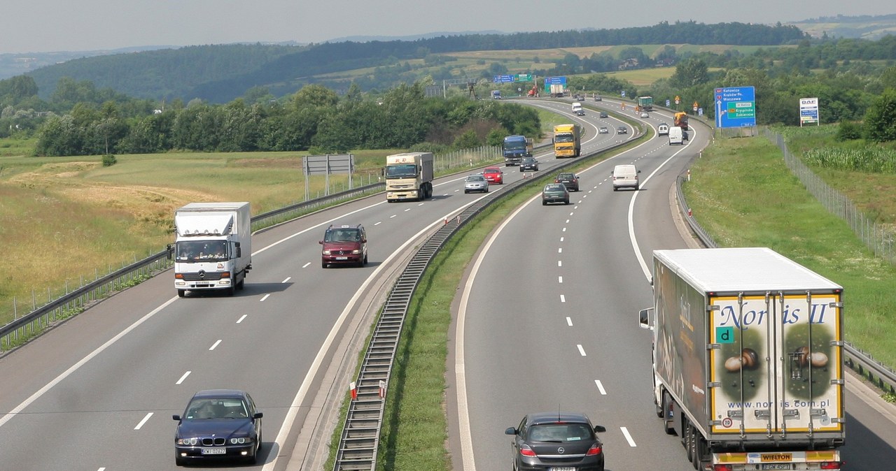 A4 koło Krakowa często korkuje po prostu ze względu na duże natężenie ruchu /Damian Klamka /East News