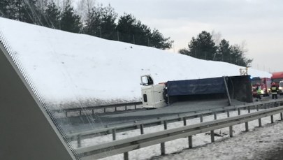A4 zablokowana. Na pasie w stronę Krakowa leży ciężarówka