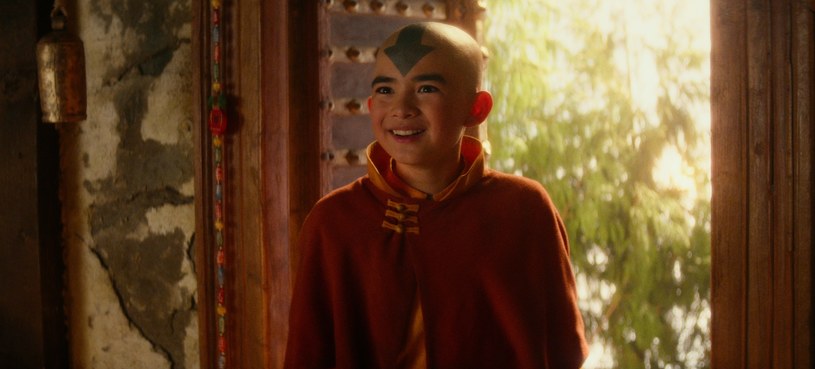 Aang (Gordon Cormier) w sezonie pierwszym "Awatara: Ostatniego władcy wiatru" /Courtesy of Netflix /Netflix