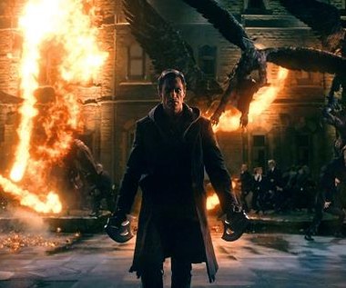 Aaron Eckhart w scenie z filmu "Ja, Frankenstein"