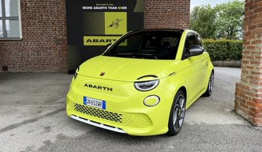 Abarth 500e - rzuca się w oczy i potrafi być głośny. Ale czy daje frajdę?  