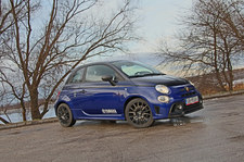 Abarth 595 Monster Energy Yamaha na zdjęciach