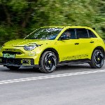Abarth 600e jest rekordowo mocny i drogi. Ponad 200 tys. zł za 200 km zasięgu