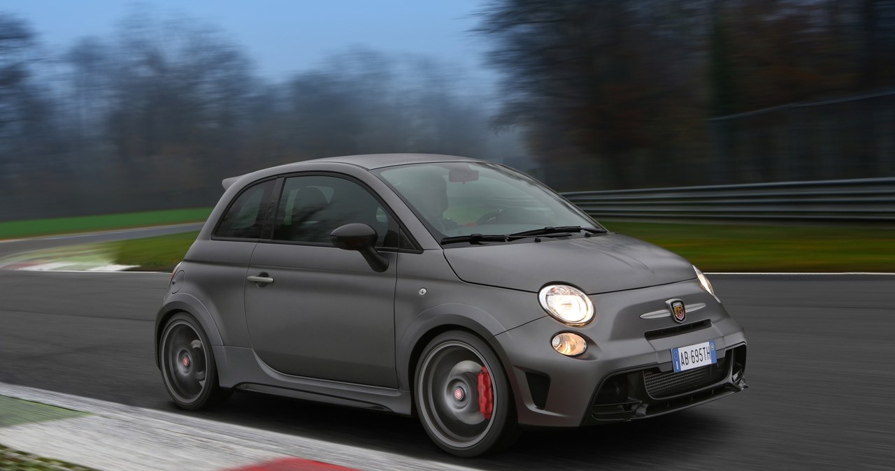 Abarth 695 biposto /Informacja prasowa