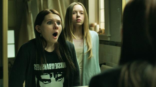 Abigail Breslin i Eleanor Zichy w scenie z filmu "Istnienie" /materiały dystrybutora