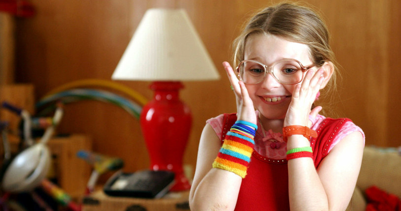 Abigail Breslin w filmie "Mała Miss" (2006) /Everett Collection /East News