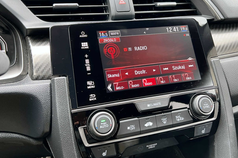 Abonament za radio w samochodzie jest obowiązkowy nawet jeśli nie słuchamy radia /INTERIA.PL
