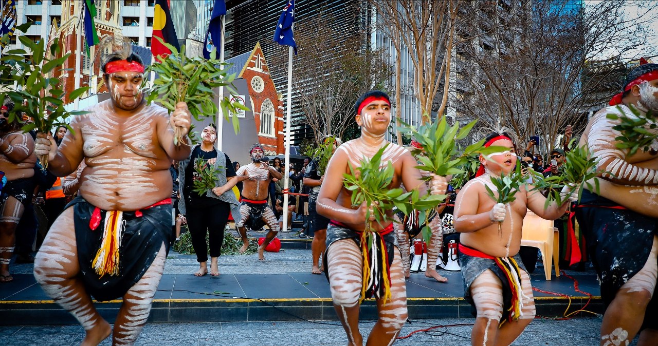 Aborygeni podczas protestu w Brisbane /Patrick HAMILTON /AFP