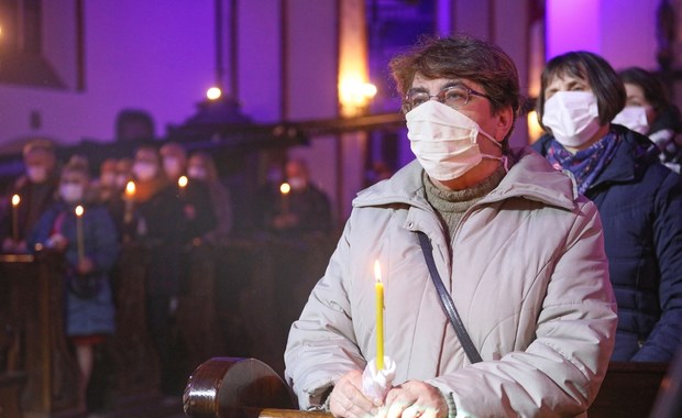 Abp Gądecki: Sytuacja epidemiczna stawia wiernych w niekorzystnej sytuacji