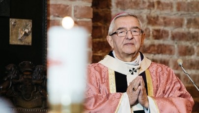 Abp Głódź podczas pasterki o "ładzie polskich serc" i pomówieniach "środowisk wrogich Kościołowi"