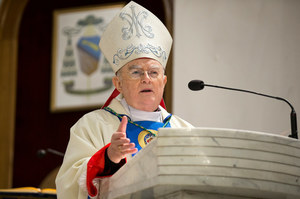 Abp Henryk Hoser trafił do szpitala. Powikłania po COVID-19 