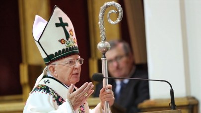 Abp Jędraszewski mówił o "tęczowej zarazie". Do prokuratury wpłynęło zawiadomienie