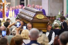 Abp Józef Kowalczyk spoczął w podziemiach katedry gnieźnieńskiej