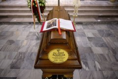 Abp Józef Kowalczyk spoczął w podziemiach katedry gnieźnieńskiej