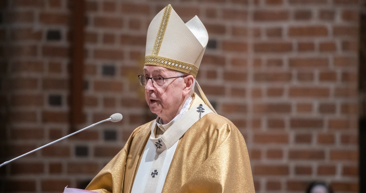 Abp Stanisław Gądecki przypomniał wiernym o zasadach, jakie obowiązują ich w czasie Wielkiego Postu /Lukasz Gdak /East News