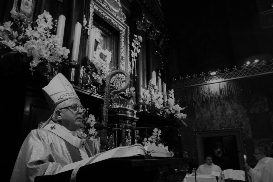 Abp Stanisław Nowak w trakcie mszy na Jasnej Górze. Zdjęcie z 2010 roku. /Waldemar Deska /PAP
