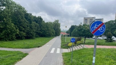 Absurd w Lublinie. Schody na drodze dla rowerów