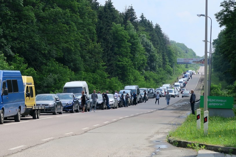 Absurdalne ukraińskie przepisy przyczyniają się do kolejek na przejściach /Tomasz Kawka /East News