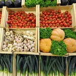 Absurdalnie drogie warzywa. Dlaczego ceny pomidorów, ogórków czy papryki zwalają z nóg?