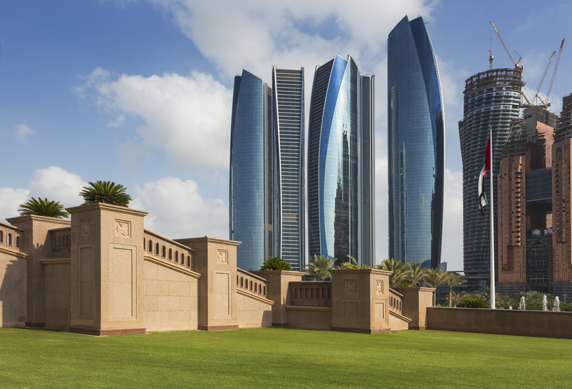 Abu Zabi - kompleks Etihad Towers w stolicy emiratu /123RF/PICSEL