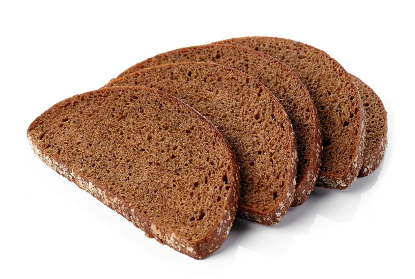 Aby chleb nie był zbyt suchy, piecz go bez termoobiegu /123RF/PICSEL