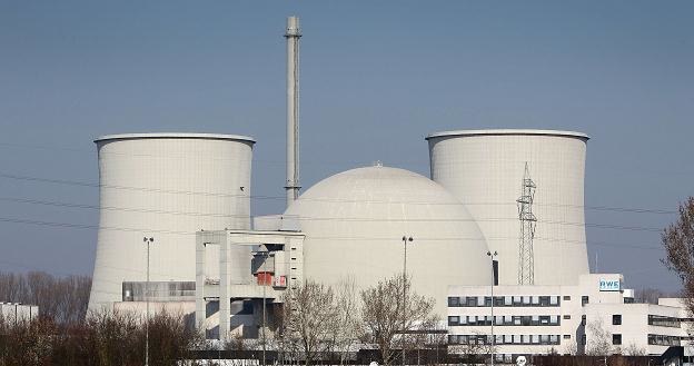 Aby elektrownia atomowa mogła powstać, sektor energetyczny musi wygenerować 100 miliardów złotych /AFP