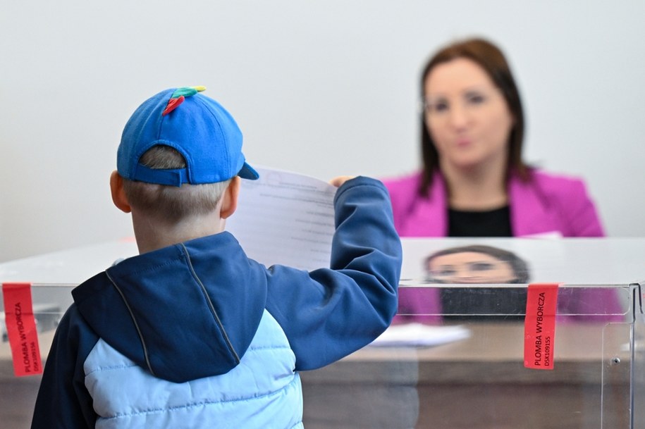 Aby głosować w dowolnej komisji, trzeba uzyskać zaświadczenie /Łukasz Szeląg /PAP