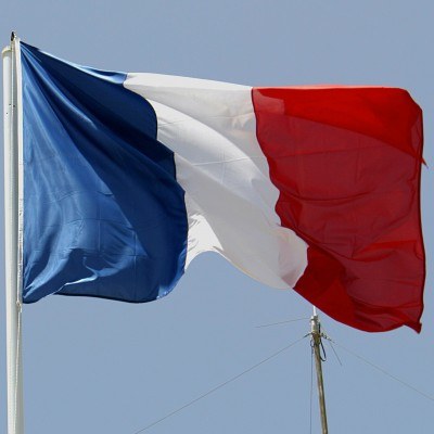 Aby móc legalnie pracować we Francji, trzeba posiadać kartę pobytu i pozwolenie na pracę /AFP