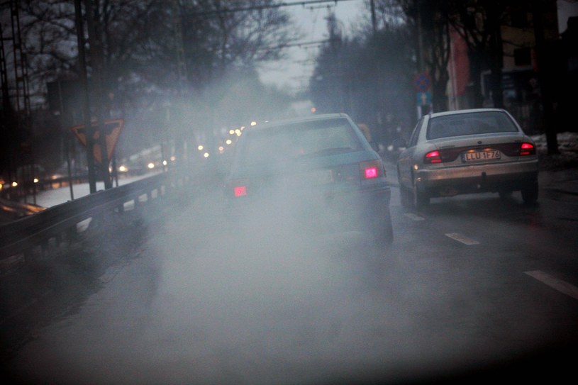 Aby pomiar był wiarygodny - samochód musi trafić na stację prosto "z trasy" /Damian Kramski /Agencja Gazeta