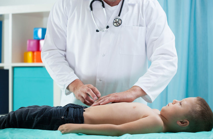 Aby ustalić, co szkodzi dziecku, alergolog powinien zlecić odpowiednie badania /123RF/PICSEL