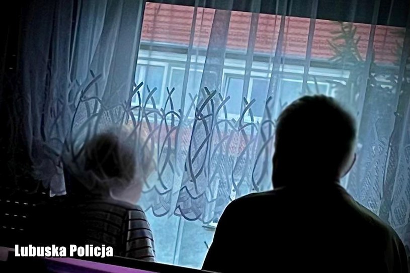 - Aby wzbudzić strach i wyłączyć racjonalne myślenie, oszuści  zaczynają straszyć swoje ofiary, że stracą wszystkie pieniądze - informuje policja (zdjęcie: Lubuska Policja) /materiały prasowe